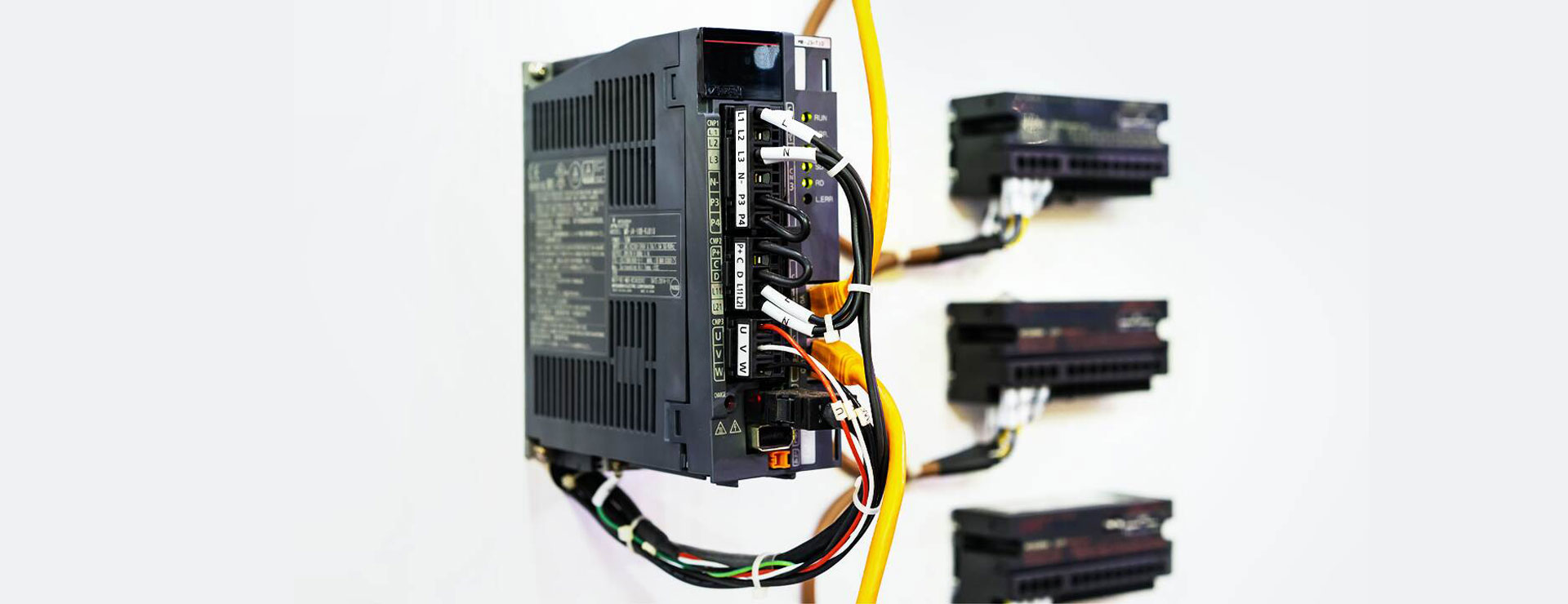 伺服驅(qū)動(dòng)器